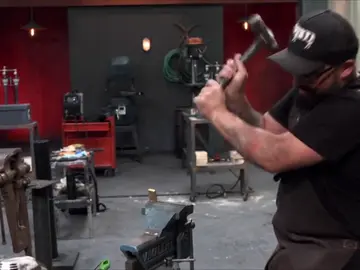 Daniel se pasa de fuerza y comete un error que le puede costar la final de Forjado a Fuego Edición Internacional Daniel se pasa de fuerza y comete un error que le puede costar la final de Forjado a Fuego Edición Internacional