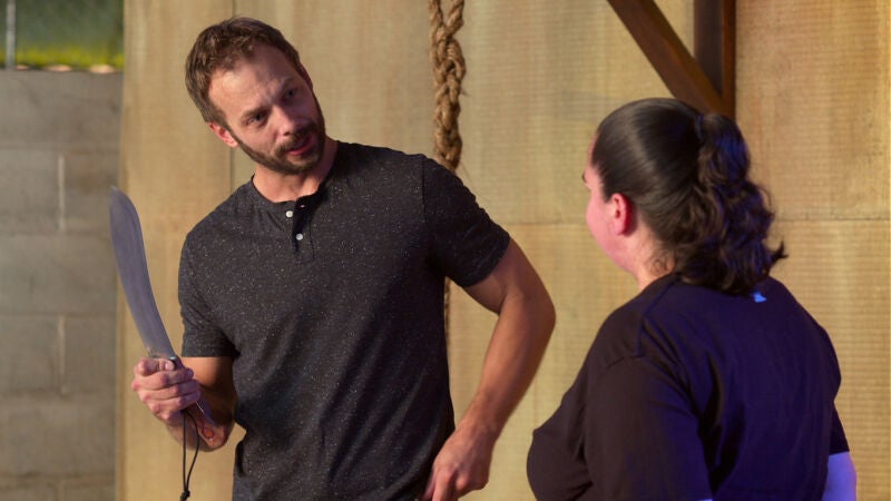 La participación de Sarah depende de que Travis apruebe el cuchillo