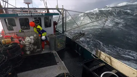 Olas de ocho metros Cazadores de langostas