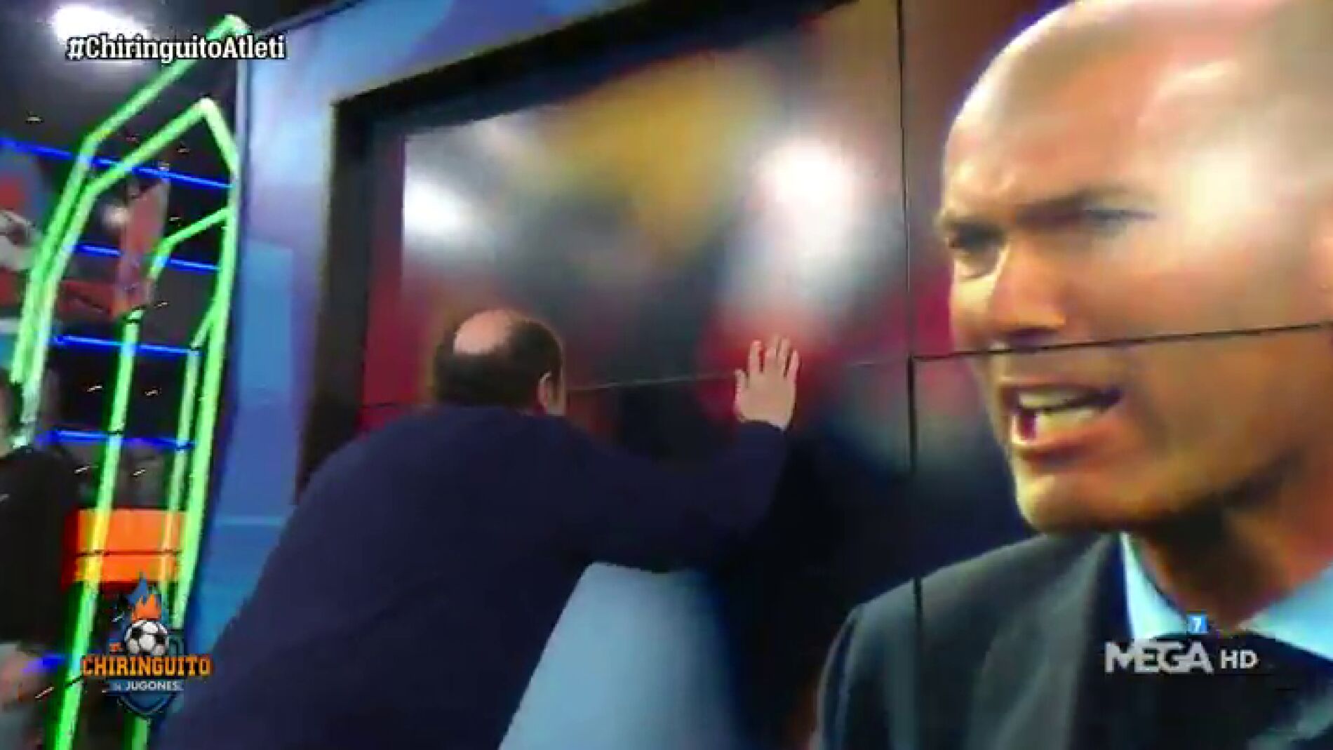 ZIDANE le hace la 'cobra'... &iexcl;A JUANMA en El Chiringuito! 