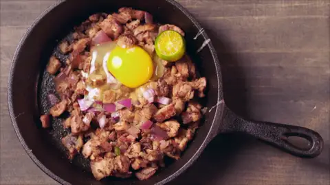 Un huevo medio crudo podría costarle la expulsión a un concursante de 'Maestros de la Parrilla' Un huevo medio crudo podría costarle la expulsión a un concursante de 'Maestros de la Parrilla'