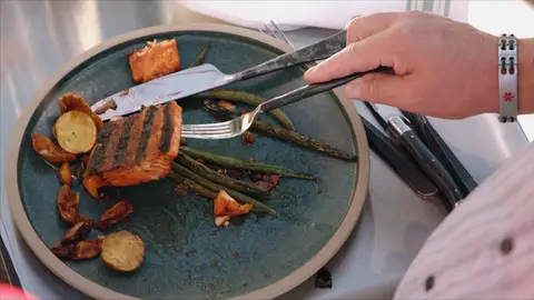 Un salmón muy hecho Maestros de la parrilla