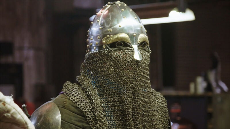 ¿Y si no te cabe la barba dentro del yelmo?