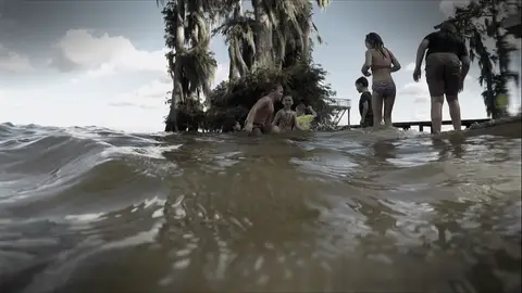 Los caimanes acechan a los niños Cazadores del pantano
