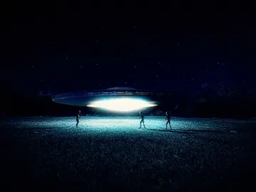 Alienígenas en el sembrado de su granja Alienígenas en el sembrado de su granja