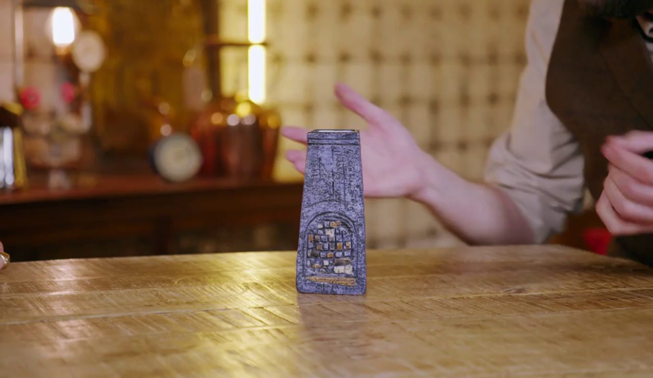 Encuentra entre la basura un objeto único 