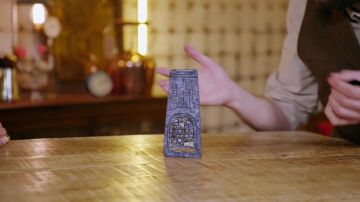 Encuentra entre la basura un objeto único 