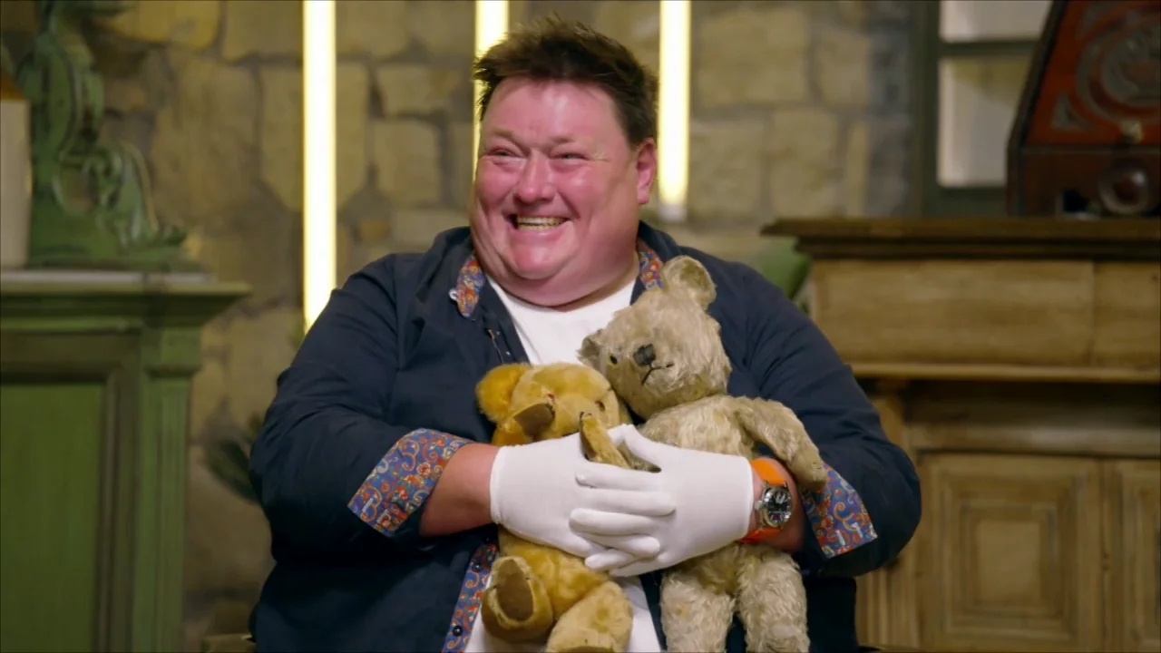 Adrian se derrite al ver estos ositos de peluche