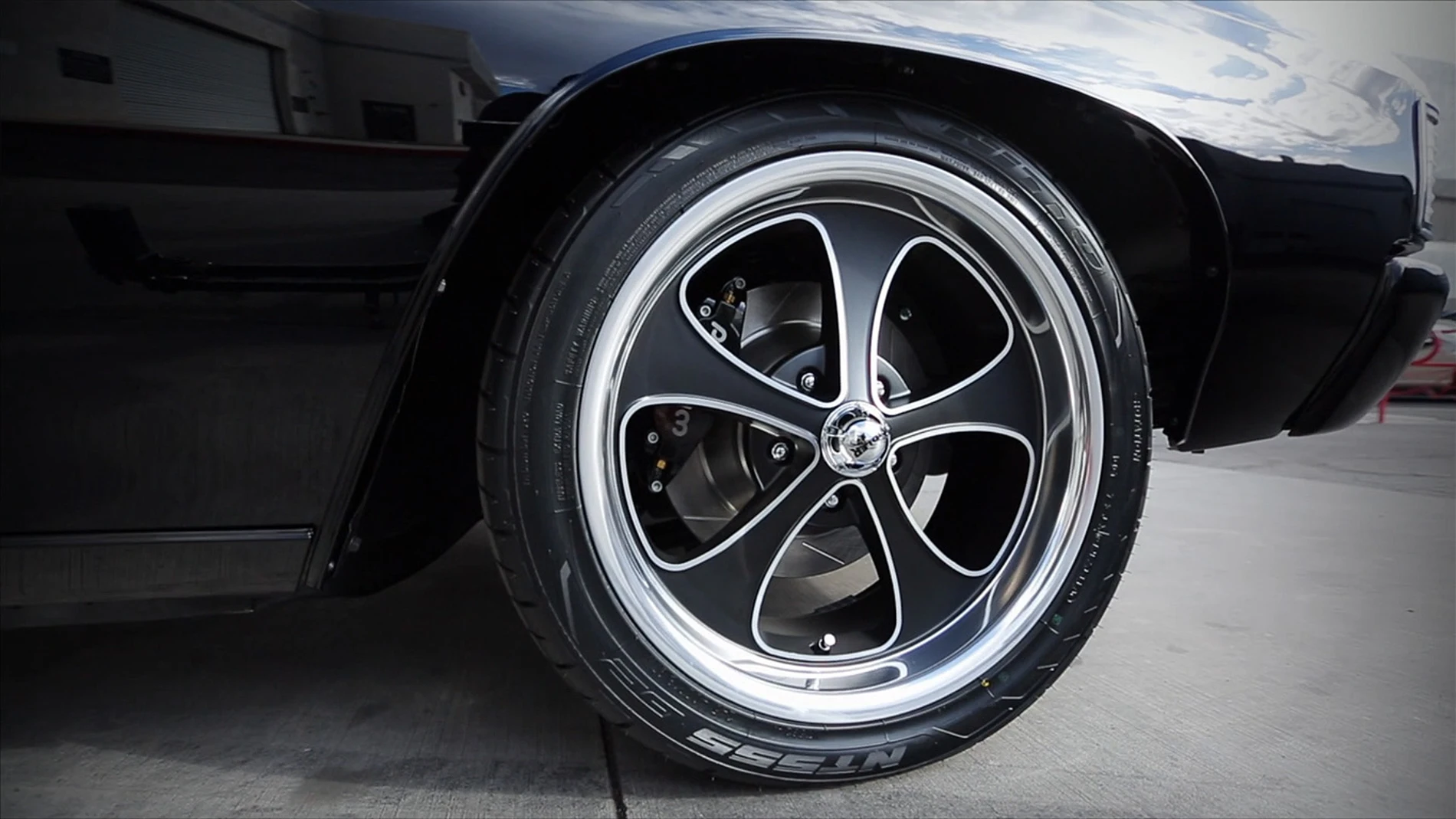 Los neumáticos de un Chevelle de los 70
