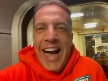 "¡Culito apretado que viene su Santidad...!" "¡Culito apretado que viene su Santidad...!"