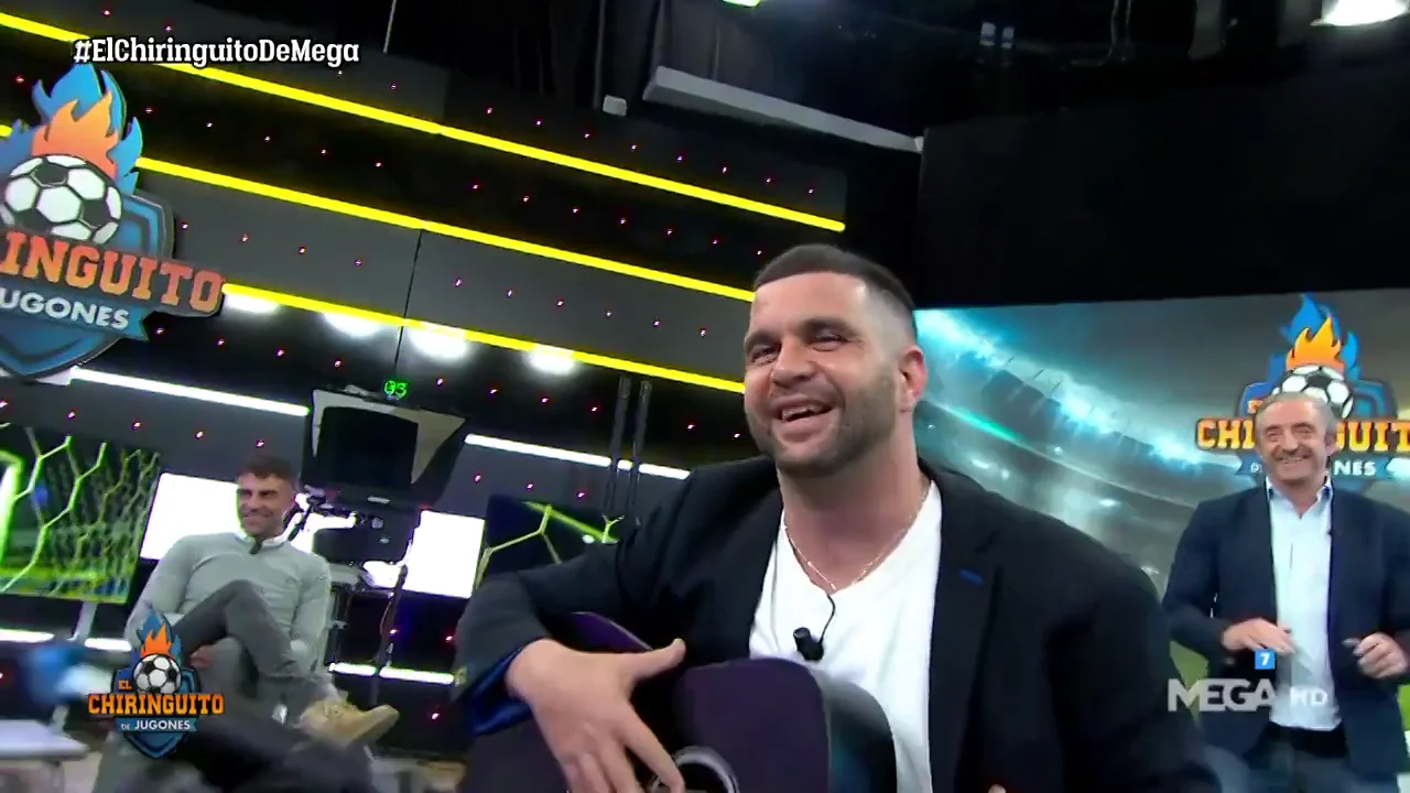 ¡José Álvarez nos canta en directo! ¡José Álvarez nos canta en directo!