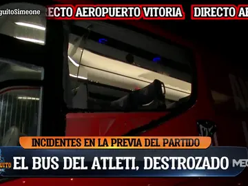 Así ha quedado el autobús del Atleti tras el partido en el Reale Arena Así ha quedado el autobús del Atleti tras el partido en el Reale Arena