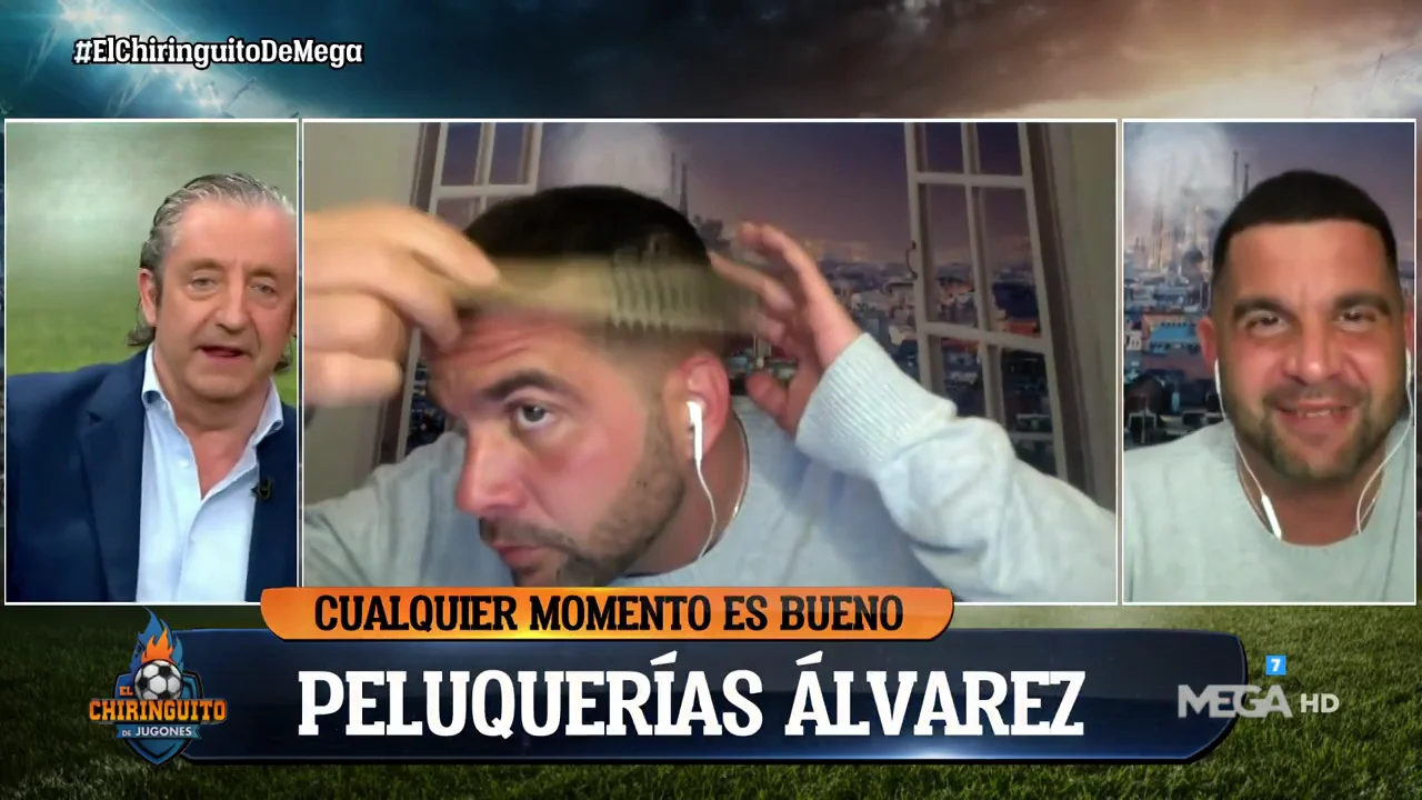 ¡José Álvarez aprovecha la publicidad para peinarse! ¡José Álvarez aprovecha la publicidad para peinarse!
