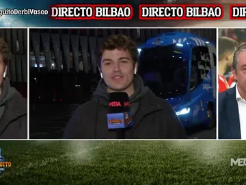 El autobús de la Real pasa por detrás de Nico sin que se dé cuenta El autobús de la Real pasa por detrás de Nico sin que se dé cuenta