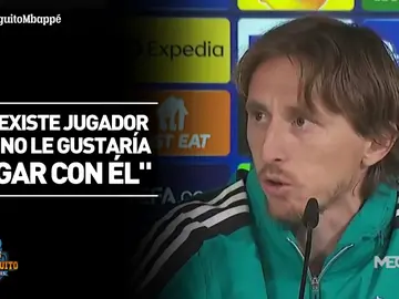 Ancelotti y Modric muy cariñosos con Mbappé Ancelotti y Modric muy cariñosos con Mbappé