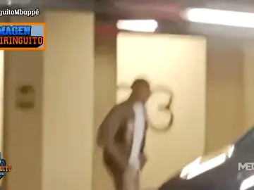Mbappé, &#39;cazado&#39; saliendo de su hotel en Madrid