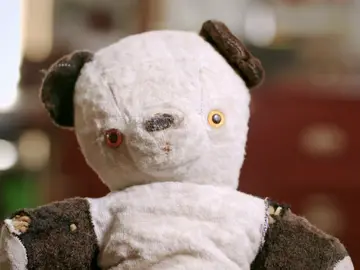 Los restauradores tienen un nuevo reto en forma de peluche con una bonita historia detrás Los restauradores tienen un nuevo reto en forma de peluche con una bonita historia detrás