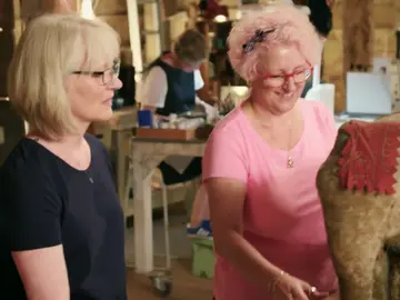 ¿Conseguirán que este viejo elefante de juguete recupere su esencia? ¿Conseguirán que este viejo elefante de juguete recupere su esencia?