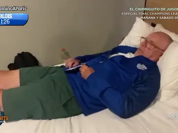 Alfredo Duro se queda dormido durante el programa Alfredo Duro se queda dormido durante el programa