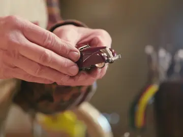 ¿Funcionará de nuevo este coche teledirigido de los años 70? ¿Funcionará de nuevo este coche teledirigido de los años 70?