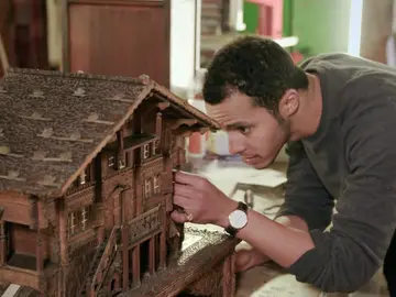 Los restauradores trabajan para revivir la caja de música destrozada Los restauradores trabajan para revivir la caja de música destrozada