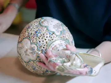 Reparan un jarrón roto desde hace 35 años Reparan un jarrón roto desde hace 35 años