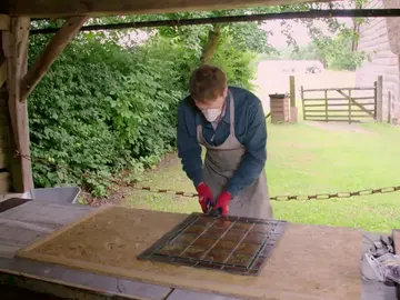 Restauran una exclusiva ventana de vidrio Restauran una exclusiva ventana de vidrio