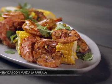 Gambas hervidas con maíz a la parrilla, el mejor plato de maestros de la parrilla Gambas hervidas con maíz a la parrilla, el mejor plato de maestros de la parrilla