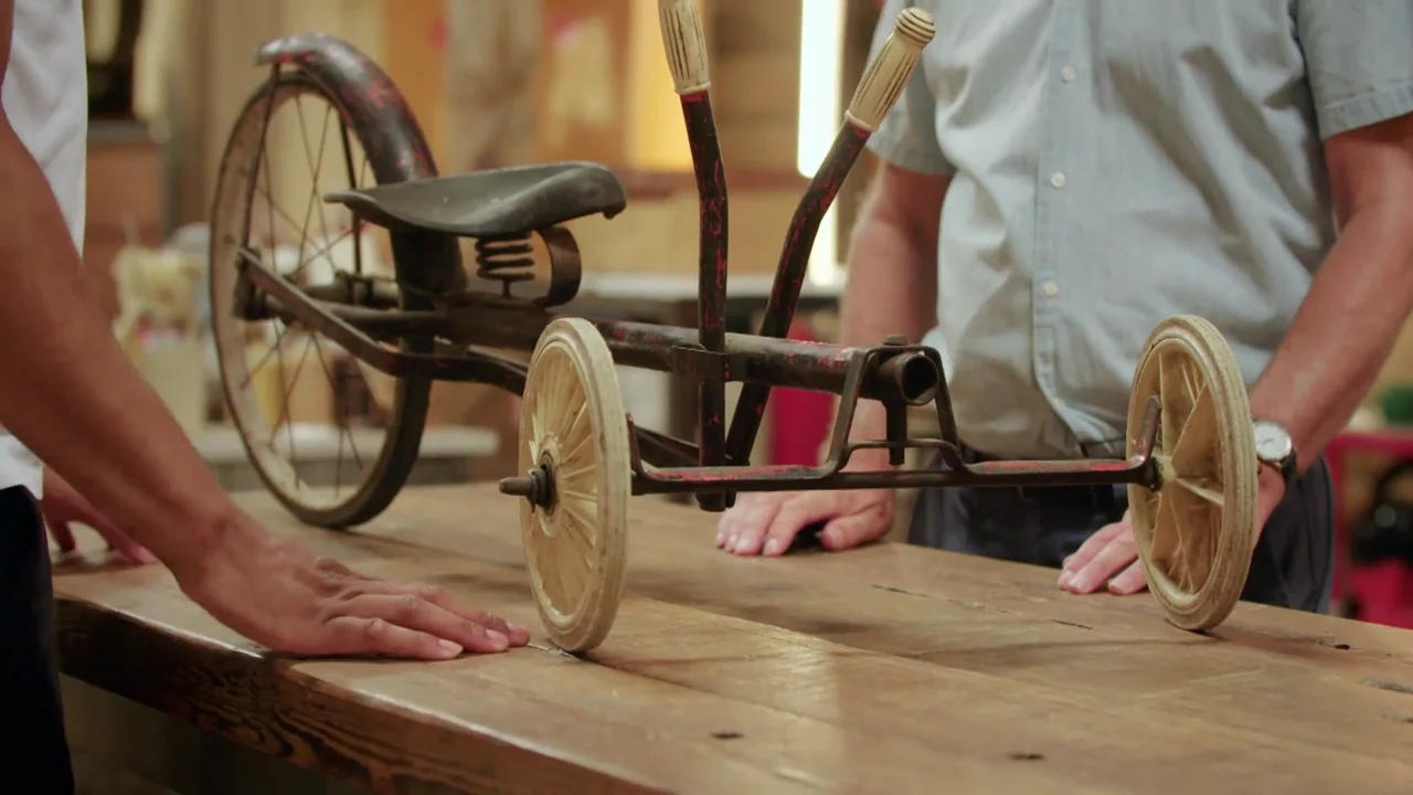 Dominico arregla un kart con m&aacute;s de 60 a&ntilde;os de historia