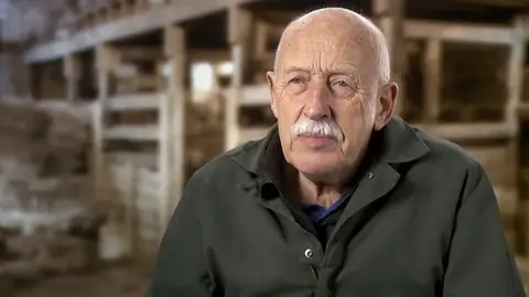 La salud del Dr. Pol se resiente después de muchos años trabajando con animales La salud del Dr. Pol se resiente después de muchos años trabajando con animales