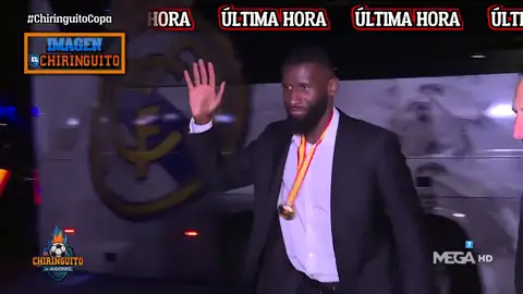 Los jugadores del Madrid llegan al hotel con la Copa Los jugadores del Madrid llegan al hotel con la Copa