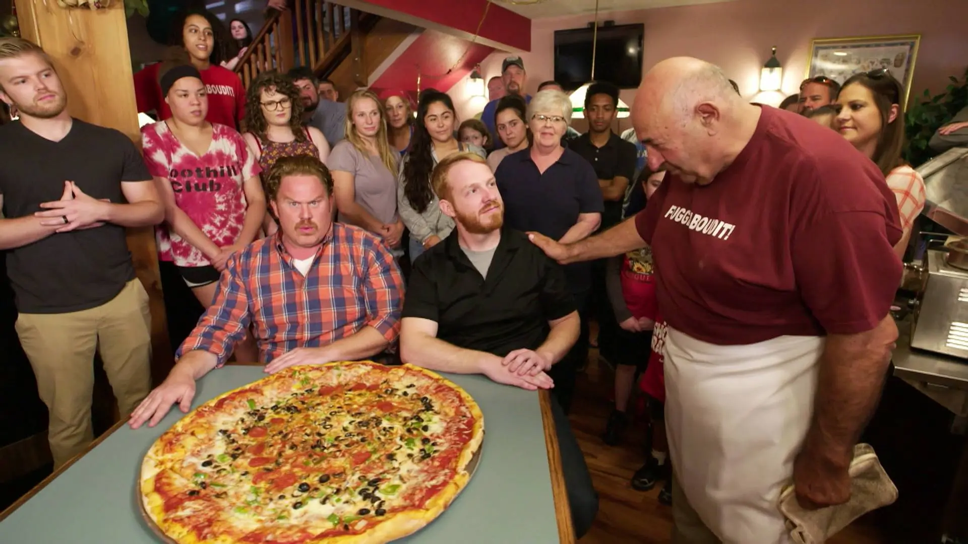 Casey y Ryan Maassen se enfrentan a una pizza gigante de 74 cent&iacute;metros