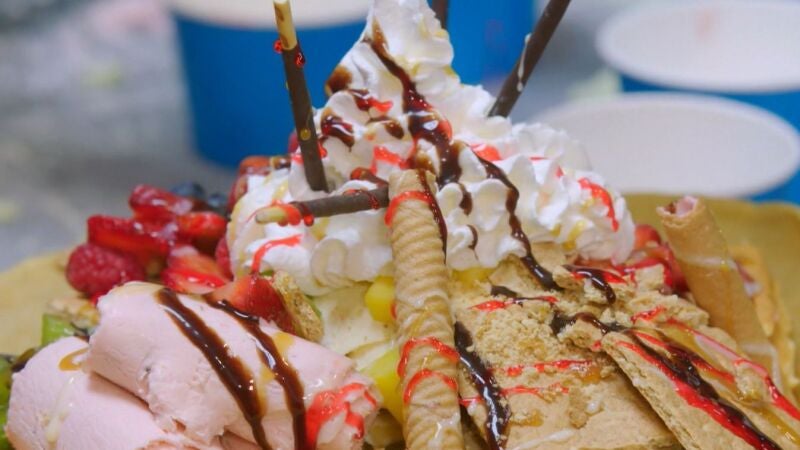 En una de las ciudades más frías de América preparan un helado tailandés de casi dos kilos