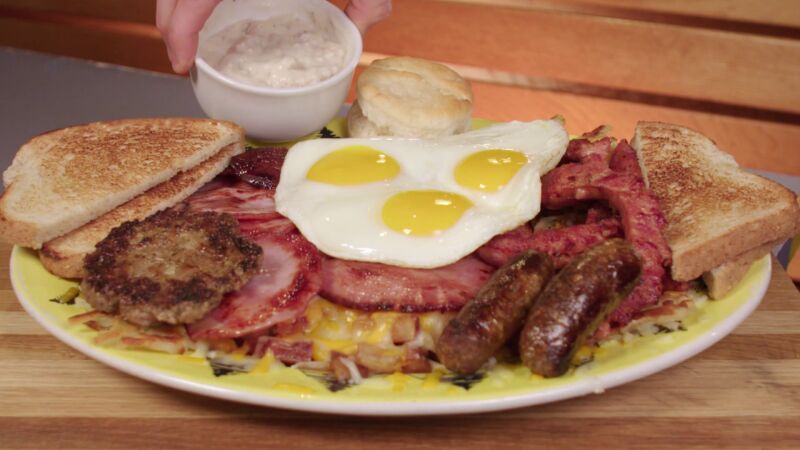 El desafío titánico de Casey: enfrentarse al 'cerdosaurio'