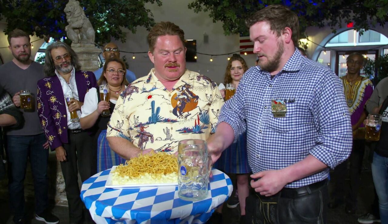 &iexcl;Sorpresa gastron&oacute;mica! Dos kilos de pasta alemana esperan a Casey 
