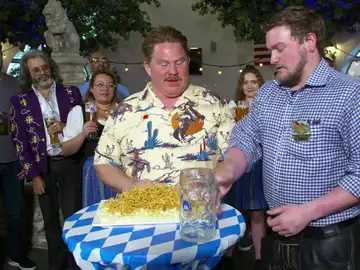 ¡Sorpresa gastronómica! Dos kilos de pasta alemana esperan a Casey 