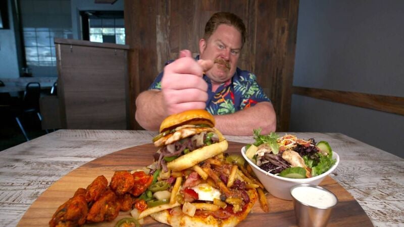 Toda la carta de un restaurante recogida en un sólo plato que hay que terminarse en una hora