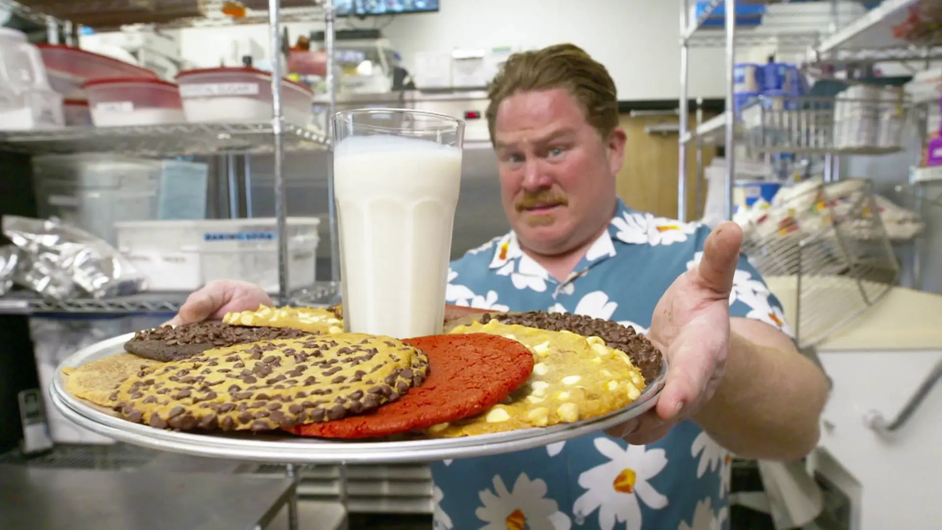 Un desaf&iacute;o dulce y gigante: Casey se enfrenta a diez galletas del tama&ntilde;o de un rostro humano