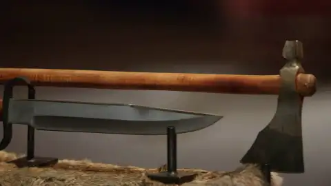 Forjar un tomahawk y un bowie, armas de corte para cazar, es el reto al que se enfrentan los armeros Forjar un tomahawk y un bowie, armas de corte para cazar, es el reto al que se enfrentan los armeros