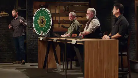 Chris y Damond se enfrentan a la ruleta de la suerte de Forjado a Fuego ¿qué arma les toca replicar? Chris y Damond se enfrentan a la ruleta de la suerte de Forjado a Fuego ¿qué arma les toca replicar?