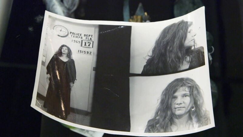 La historia detrás de la foto de Janis Joplin detenida por la policía