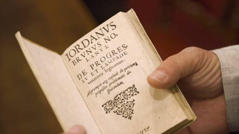 Rick viaja hasta Roma y allí encuentra una obra original de Giordano Bruno que intenta comprar
