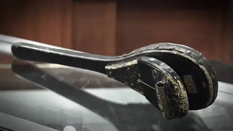 Un hombre quiere vender un azotador en La casa de empeños y Rick lo prueba Un hombre quiere vender un azotador en La casa de empeños y Rick lo prueba