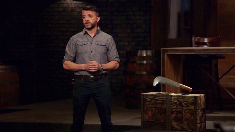 Un juez implacable toma las riendas en Forjado a Fuego, presentando desafíos sin precedentes a los herreros competidores