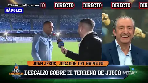 Juan Jesús caminó descalzo por el césped tras el partido Juan Jesús caminó descalzo por el césped tras el partido