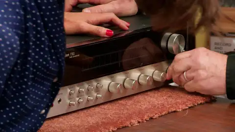 Lisa logra ganar más dinero de lo esperado con la venta de unos altavoces futuristas y un receptor vintage Lisa logra ganar más dinero de lo esperado con la venta de unos altavoces futuristas y un receptor vintage
