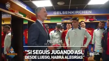 Su Majestad el Rey de España felicita a los jugadores