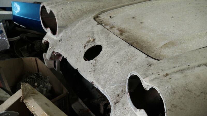 Mike no se atreve a comprar un viejo Corvette debido a su estado de conservación