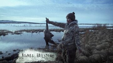 Agnes y sus hijas sobreviven solas cazando gansos en Alaska 