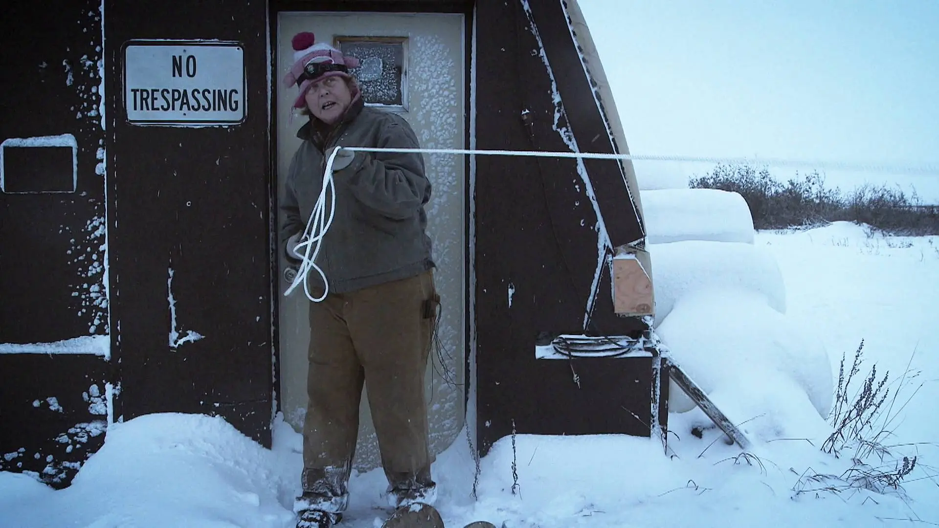 Sue Aikens se enfrenta una feroz tormenta en Kavik: monta un sistema de cuerdas para sobrevivir al implacable invierno Sue Aikens se enfrenta una feroz tormenta en Kavik: monta un sistema de cuerdas para sobrevivir al implacable invierno